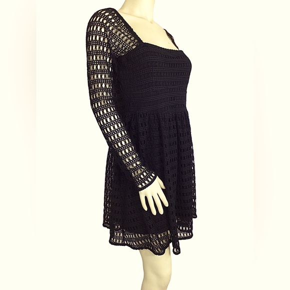 VIVA VENA Crochet Style Dress with FREE SHIPPING Size 10 - Picture 3 of 6